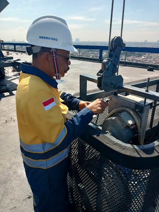 Kegiatan riksa uji Gondola/Platform Gantung